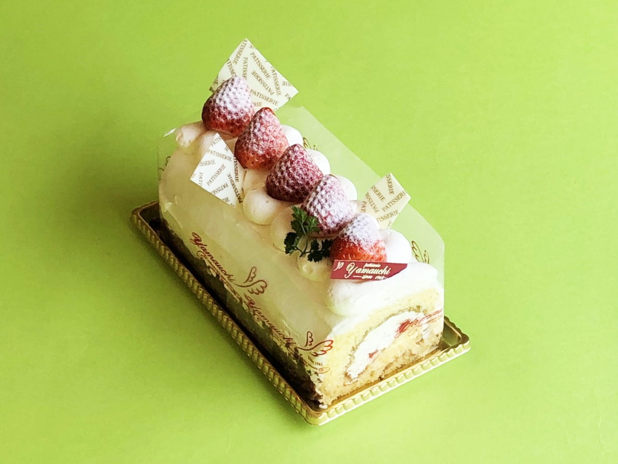 いちごロールケーキ 宮崎市のケーキ屋さん ケーキファクトリーヤマウチ