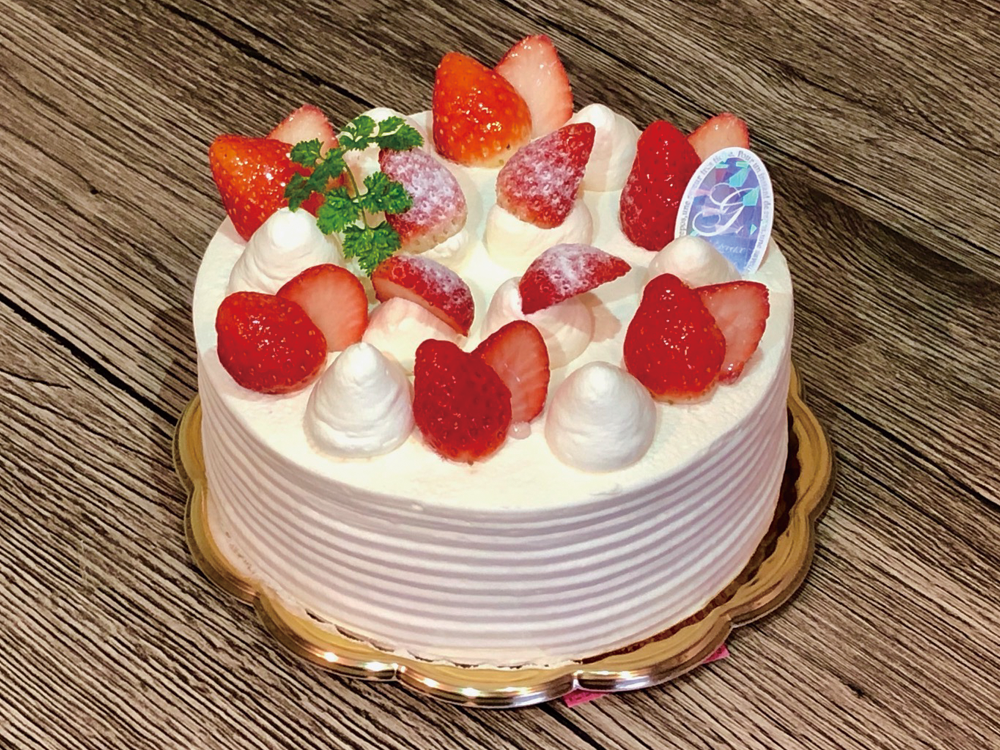 生クリームケーキ いちご仕上げ 宮崎市のケーキ屋さん ケーキファクトリーヤマウチ