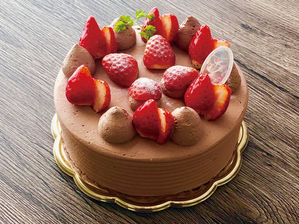 生チョコクリームケーキ いちご仕上げ 宮崎市のケーキ屋さん ケーキファクトリーヤマウチ
